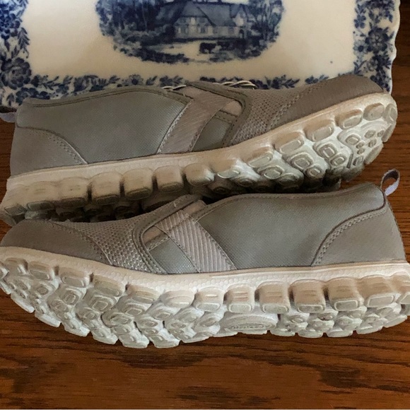 Skechers Air Cooled Memory Foam Slip-Ons Size 7 - Picture 7 of 9